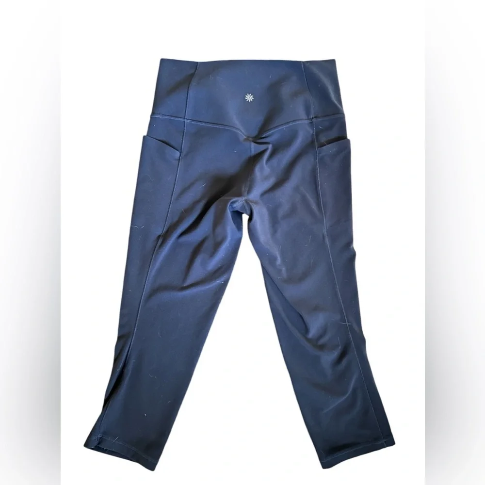 Athleta navy pocket capri, size medium, good condition. - Picture 2 of 4